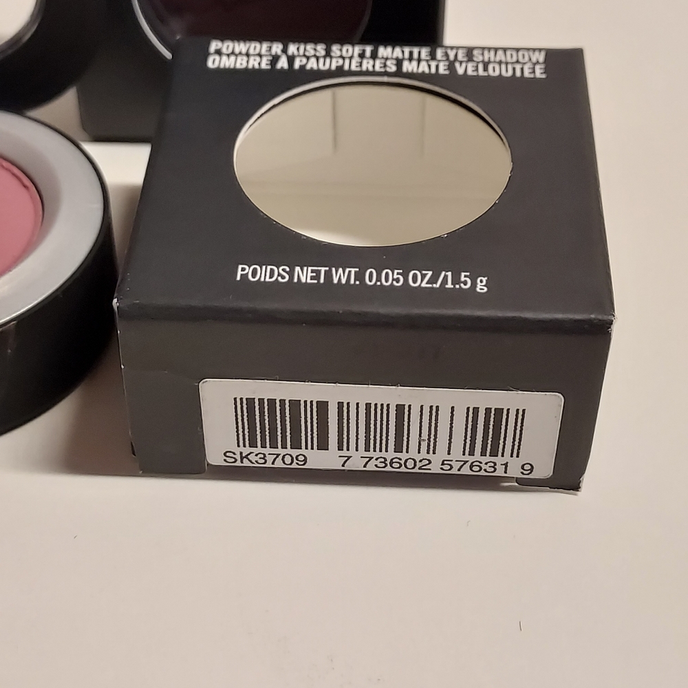 MAC Powder Kiss Soft Matte Eye Shadow *RIPENED* - Picture 5 of 6